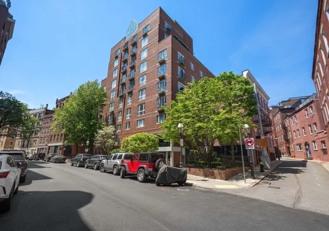 2nd image of Charles Bulfinch Condominium, Boston, MA 02113