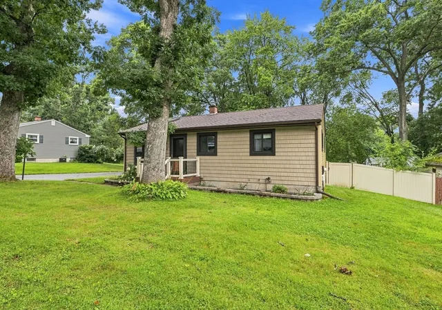 Photo 3 of Single family home for sale at 68 Feltham Rd, Springfield, MA 01118 | MLS# 73566041 | Listing updated on 2026-09-18