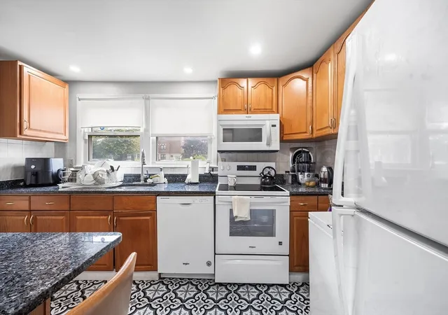 4th image of 21 Hilton Ter, Roxbury, MA 02119 | MLS# 73545549