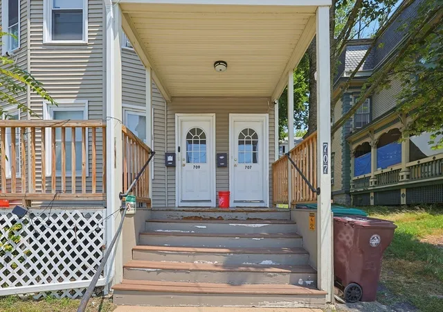 4th image of 707 Bridge St, Lowell, MA 01850 | MLS# 73553391