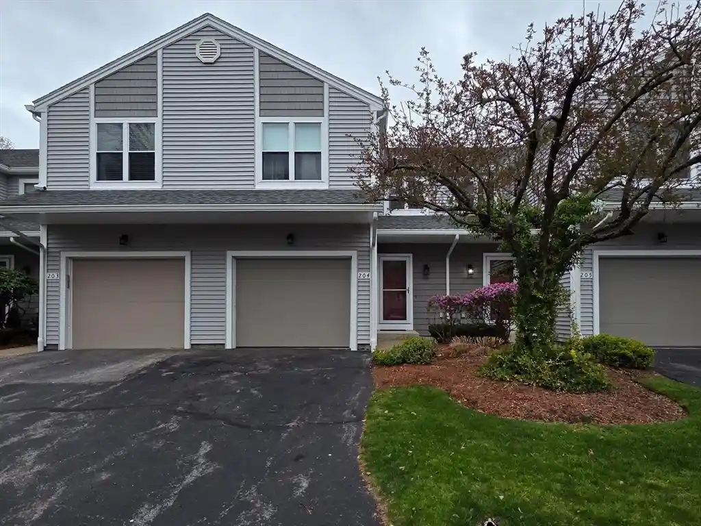 Listing Photo 1 - Condo for sale in 204 Treasure Island Rd located at 204 Treasure Island Rd, Webster, MA 01570 - Unit #204