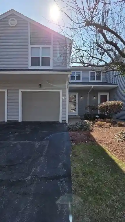 Listing Photo 2 - Condo for sale in 204 Treasure Island Rd located at 204 Treasure Island Rd, Webster, MA 01570 - Unit #204