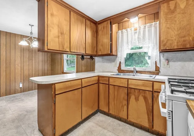3rd image of 44 Deerfield Dr, Florence, MA 01062 | MLS# 73547242