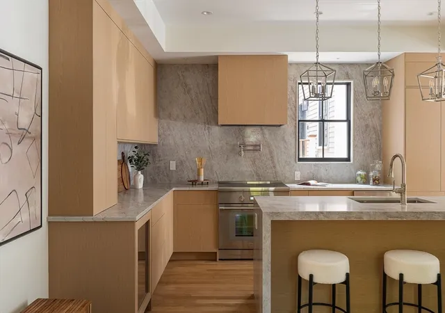3rd image of 11 Mt Auburn St, Cambridge, MA 02138