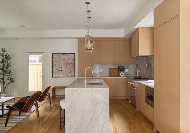 5th image of 11 Mt Auburn St, Cambridge, MA 02138