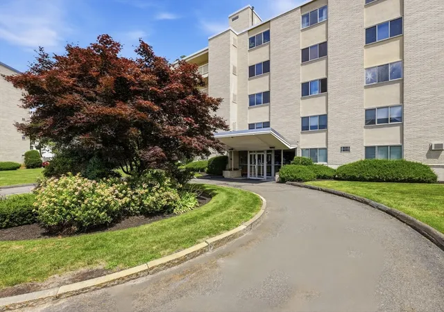 3rd image of 300 Park Terrace Dr #358, Stoneham, MA 02180 | MLS# 73549722
