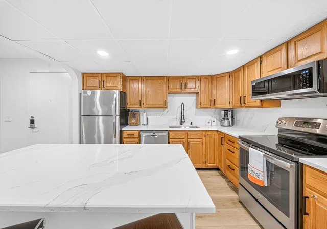 5th image of 11 Shadowbrook Ln, Milford, MA 01757