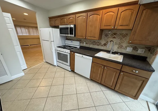 5th image of 1734 Commonwealth Ave #1, Brighton, MA 02135 | MLS# 73557858
