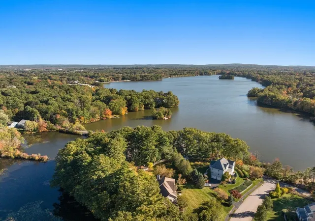 Photo 2 of Sale Pending at 7 Pettee's Pond Ln, Walpole, MA 02081 | MLS# 73497934 | Listing updated on 2026-08-13