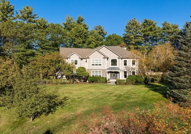 Photo 3 of Sale Pending at 7 Pettee's Pond Ln, Walpole, MA 02081 | MLS# 73497934 | Listing updated on 2026-08-13