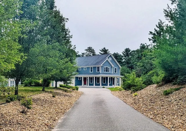 Photo 3 of Sale Pending at 10 Pond Edge Trl, Wareham, MA 02571 | MLS# 73554479 | Listing updated on 2026-09-17
