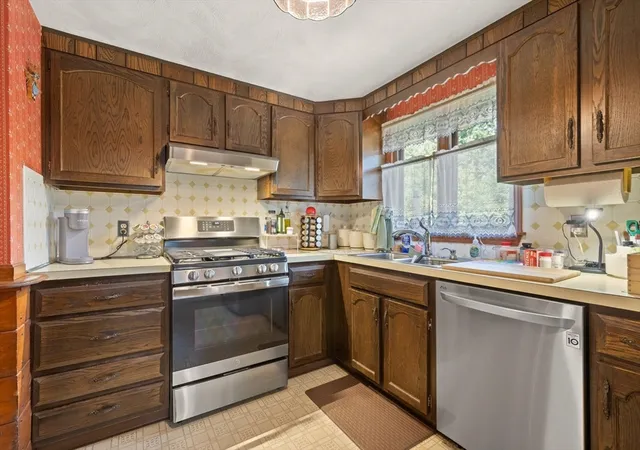 Photo 3 of Sale Pending at 35 Marston St, Tewksbury, MA 01876 | MLS# 73569023 | Listing updated on 2026-09-15