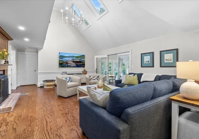 Photo 3 of Sale Pending at 20 Possum Run, Duxbury, MA 02332 | MLS# 73428650 | Listing updated on 2025-12-03