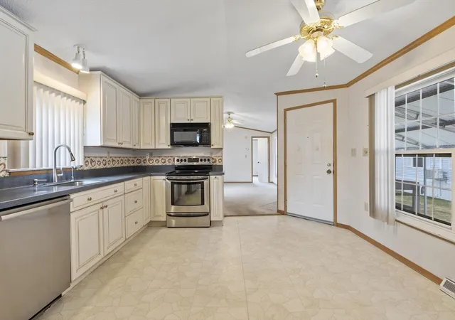 5th image of 556 Central #183, Leominster, MA 01453 | MLS# 73492877