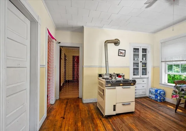 5th image of 60 Esther St, Worcester, MA 01607 | MLS# 73536745