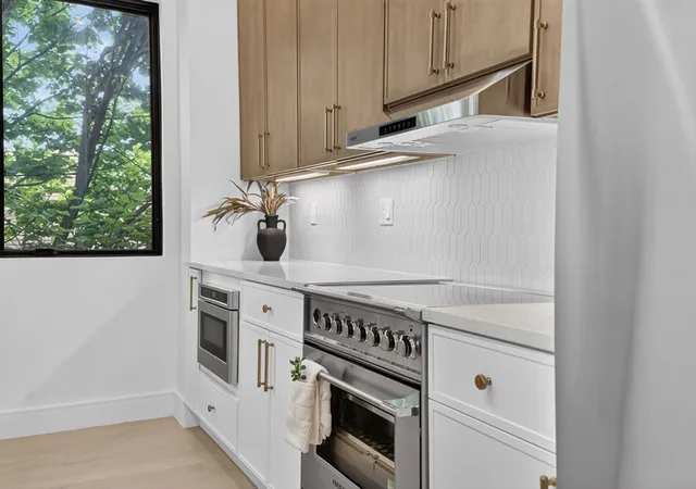 3rd image of 15 Clyde St #D, Somerville, MA 02145 | MLS# 73551504