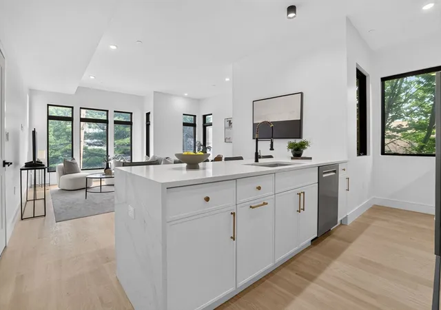 4th image of 15 Clyde St #D, Somerville, MA 02145 | MLS# 73551504