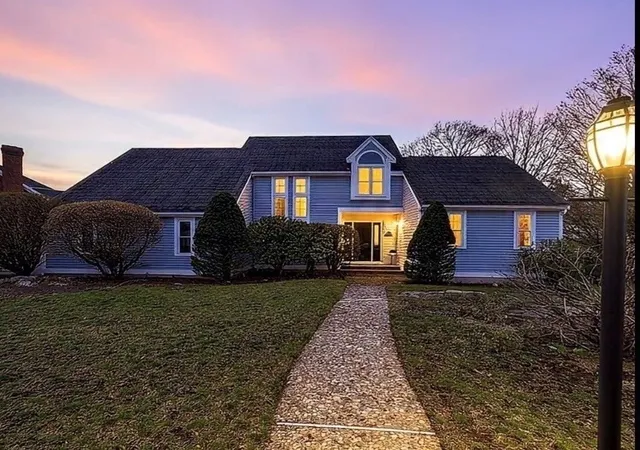 Homes for sale in Saugus, MA | 20 Blacksmith Way, Saugus, MA 01906 | MLS# 73509042