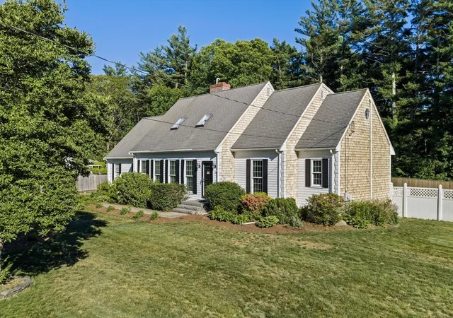 2nd image of 114 Longwater Dr, Hanover, MA 02339 | MLS# 73536881