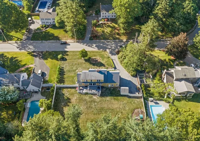 3rd image of 114 Longwater Dr, Hanover, MA 02339 | MLS# 73536881