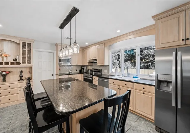 5th image of 114 Longwater Dr, Hanover, MA 02339 | MLS# 73536881
