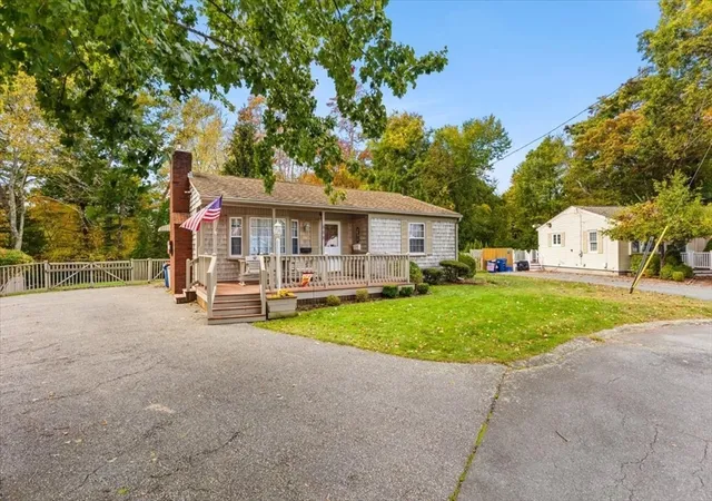 2nd image of 888 Hillcrest Rd, New Bedford, MA 02745 | MLS# 73445367