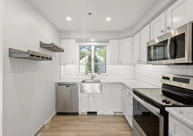 5th image of 241 Carver Rd, Plymouth, MA 02360