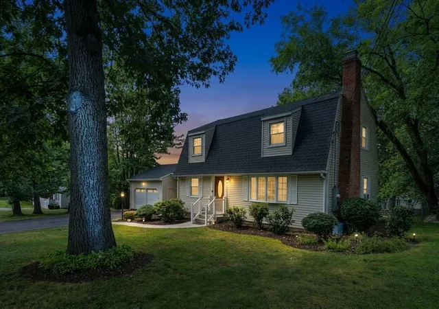 1st image of 281 Newton Rd, Springfield, MA 01118 | MLS# 73561454