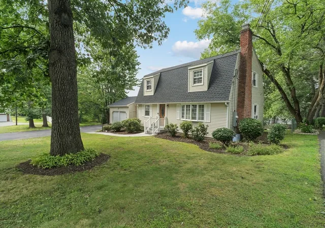 2nd image of 281 Newton Rd, Springfield, MA 01118 | MLS# 73561454