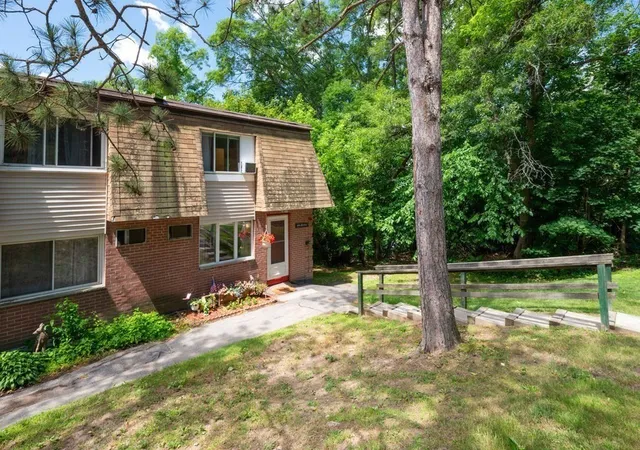 3rd image of 650 Robbins Ave #39, Dracut, MA 01826 | MLS# 73540735
