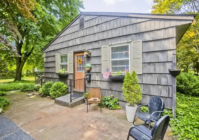 2nd image of 56 Santa Maria St, Springfield, MA 01104 | MLS# 73550130