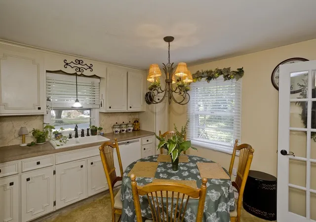 3rd image of 56 Santa Maria St, Springfield, MA 01104 | MLS# 73550130