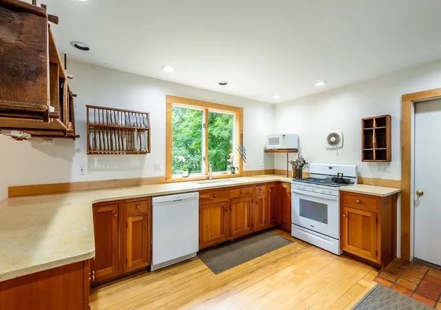 Homes for sale in Amherst, MA | 71 Morgan Cir, Amherst, MA 01002 | MLS# 73532825