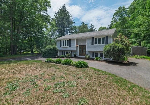 Homes for sale in Carver, MA | 30 Canterbury Dr, Carver, MA 02330 | MLS# 73533012
