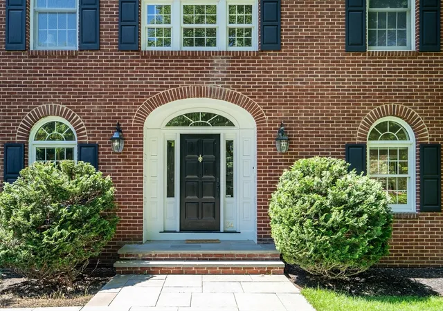 2nd image of 34 Solomon Pierce, Lexington, MA 02420 | MLS# 73526300