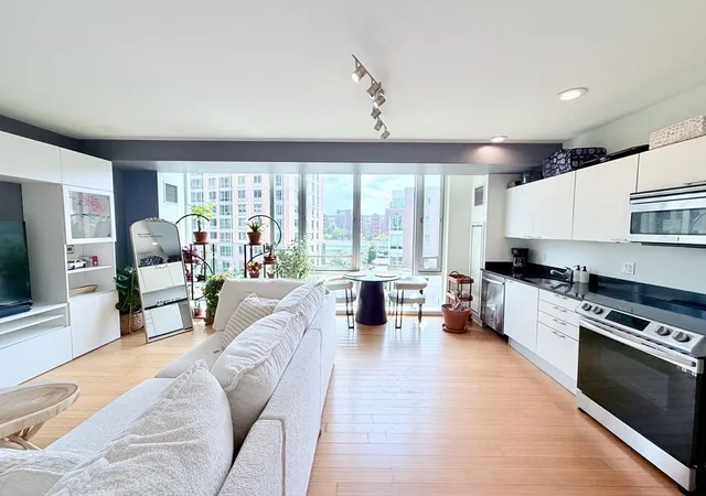 1st image of 2 Earhart #524, Cambridge, MA 02141 | MLS# 73554710