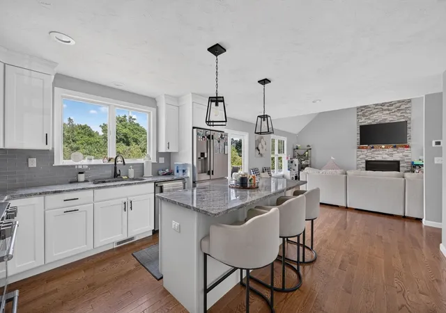 Photo 4 of Single family home for sale at 21 Bunker Ln, Lakeville, MA 02347 | MLS# 73562617 | Listing updated on 2026-08-16