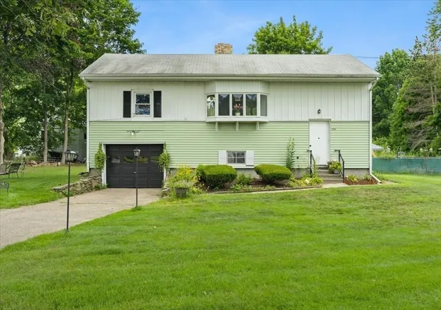 Homes for sale in Dudley, MA | 266 W Main St, Dudley, MA 01571 | MLS# 73546445