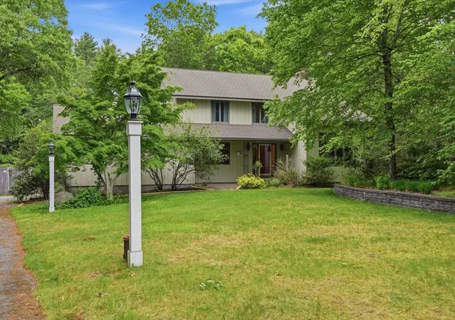 1st image of 27 Bennett Rd, Rochester, MA 02770 | MLS# 73530430