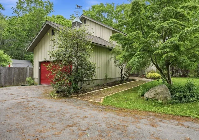 2nd image of 27 Bennett Rd, Rochester, MA 02770 | MLS# 73530430