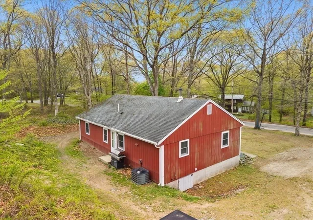 4th image of 9 Hillside Ave, Berkley, MA 02779 | MLS# 73533871
