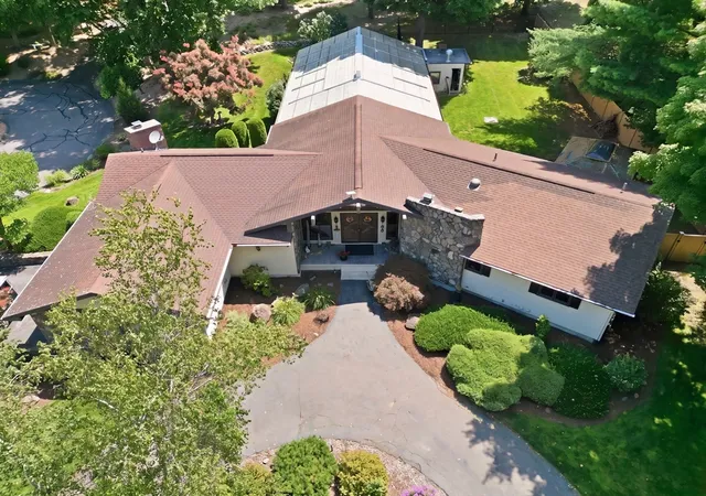 3rd image of 30 Dicsal Ln, Holyoke, MA 01040 | MLS# 73555433
