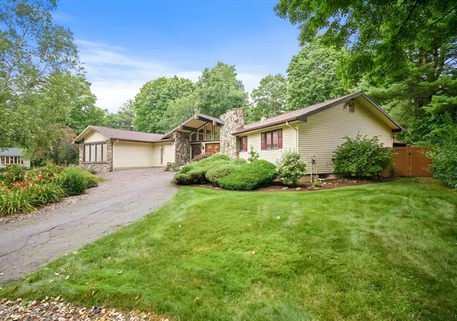4th image of 30 Dicsal Ln, Holyoke, MA 01040 | MLS# 73555433