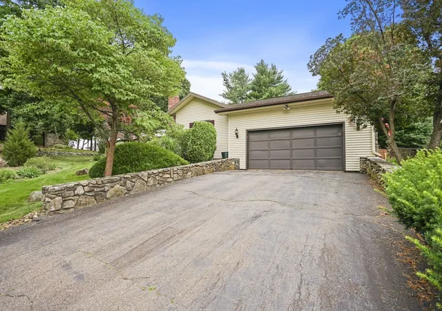 5th image of 30 Dicsal Ln, Holyoke, MA 01040 | MLS# 73555433