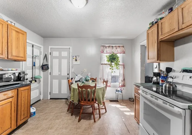 5th image of 13-15 Cass St, Springfield, MA 01104 | MLS# 73556463