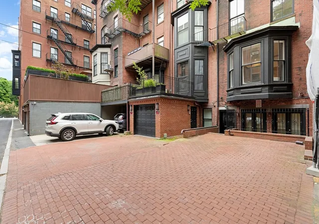 2nd image of 7 Marlborough St, Boston, MA 02116