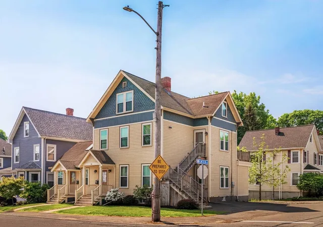 Homes for sale in Stoneham, MA | 26 Maple St #B, Stoneham, MA 02180 | MLS# 73541153
