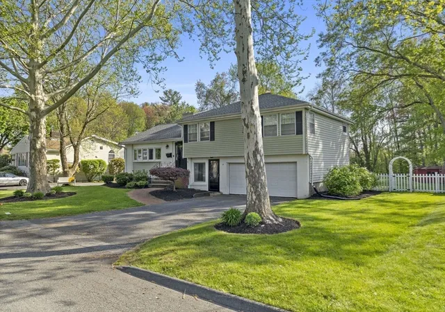 Homes for sale in Lynnfield, MA | 75 Perry Avenue, Lynnfield, MA 01940 | MLS# 73529656