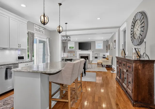 5th image of 10 Sterling Ct, Northborough, MA 01532 | MLS# 73553524