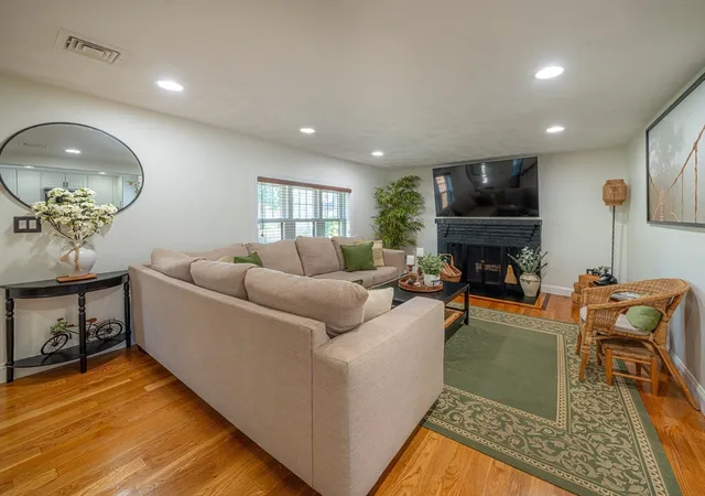 5th image of 109 Eustis St, Revere, MA 02151 | MLS# 73545393